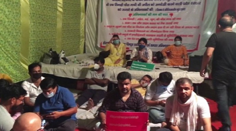 Parents In Ghaziabad Stage Hunger Strike Seeking School Fee Waiver