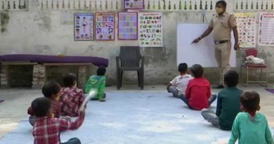 Delhi cop arranges classes for kids unable to afford online education, wins praise