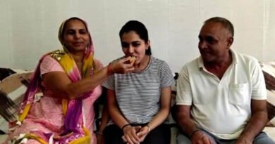 Daughter of Agriculture Assistant Directors clears UPSC examination, bags Rank 187