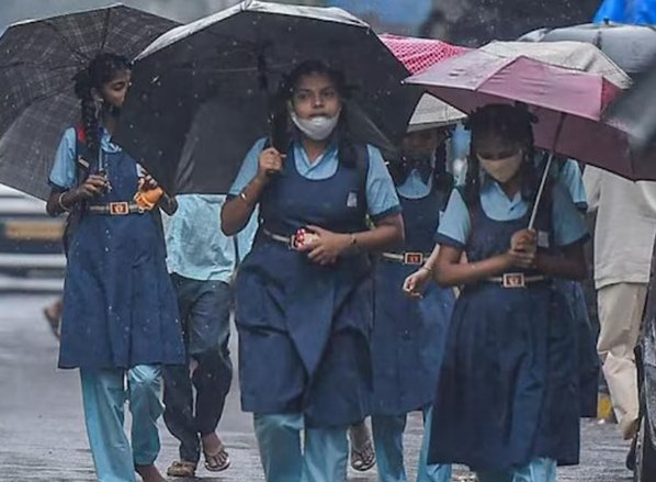 Schools closed for students up to Class 8 in J&K districts due to heavy rains and snowfall