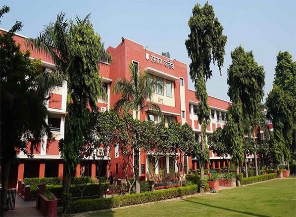 Delhi University Ceiling fan falls in Hansraj College, few students injured